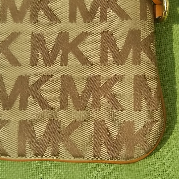 Michael Kors Wristlet Wallet - Picture 14 of 16